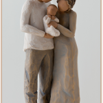 susan lordi figura estátua família anjo peça decoraçao casa significado amizade amor felicidade willow tree desejo aniversário presente agora somos três gravidez