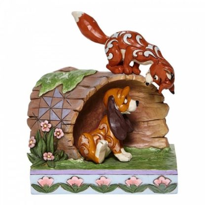Unlikely Friends - Fox and Hound Log Figurine 6008077 In celebration of Disney's The Fox and The Hound's 40th Anniversary. This Disney by Jim Shore disney traditions raposa cão