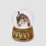 WATER SPHERE NATIVITY 2 ASS. H.14.5 D.10 CARILLON C4 Cod. 8100379A999 Available from: 2024-09-10 Variation MULTICOLOR bola de nieve natividad presépio belénes sagrada família natal