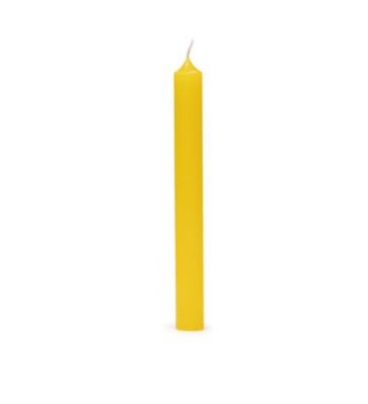 Vela candelero 19cm Amarillo: Cereria Mollá – 1 unidad – Vela sin humo, sin goteo y sin aroma – El color se satura a través de la vela. – Altura: 19cm; diámetro de la base: 2 cm – Tiempo aproximado de combustión: 7 horas – Mechas 100% algodón; Peso de vela de unos 70 g – Marca: Cereria Mollá