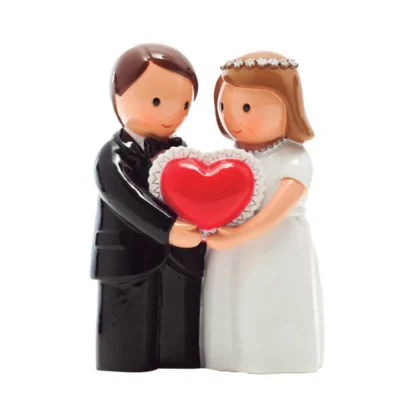 Casal de Noivos com Coração na Frente