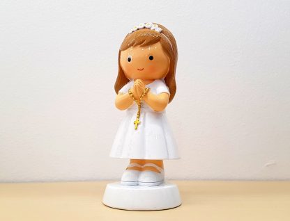 Menina Comunhão Morena de pé