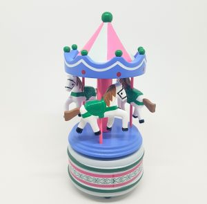 Carrossel 17cm Madeira: Lilás, Rosa e Verde
