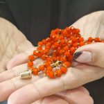 Colar Fio Petra com Dedal: Laranja Forte