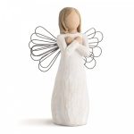 Figura Anjo Sinal de Amor: mãos ao peito
