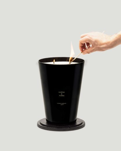 Vela XXL 3.5kg com 4 Pavios Cereria Mollá: Santal & Tonka