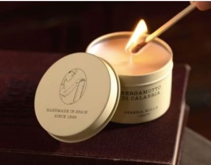 Vela em Lata Travel 90gr Cereria Mollá: Bulgarian Rose & Oud