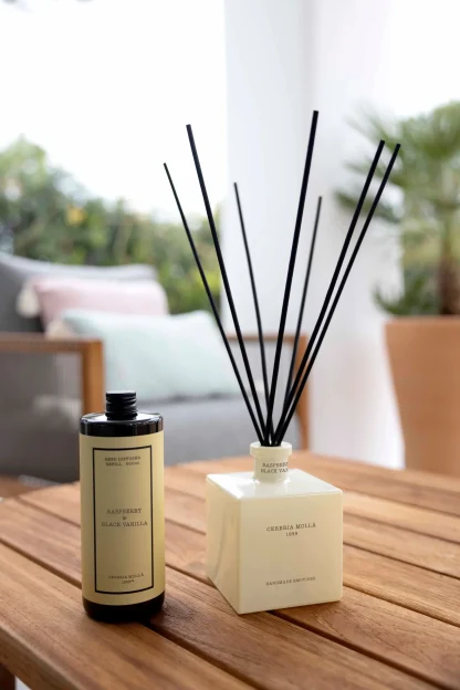 Difusor Mikado 500ml Cereria Mollá: Raspberry & Black Vanilla (Framboesas e Baunilha Negra)