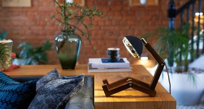 Candeeiro Mr. Wattson de mesa grande: Matte Black & Brass (Preto Mate e Dourado)