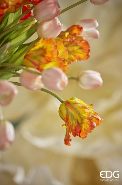 Ramo Tulipas Abertas Farfalhudas: Amarelo e Laranja