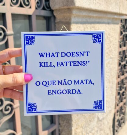 Azulejo "What doesn't kill, fattens!" (O que não mata, engorda.)