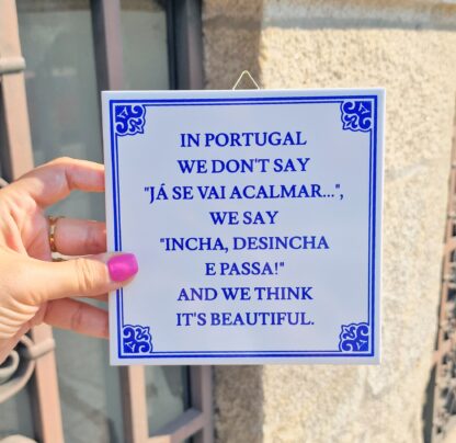 Azulejo In Portugal we don't say "Já se vai acalmar…", we say "Incha, desincha e passa!"...