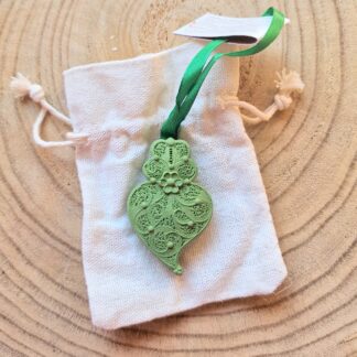Coração Médio Verde em saco de Linho: Orquídea
