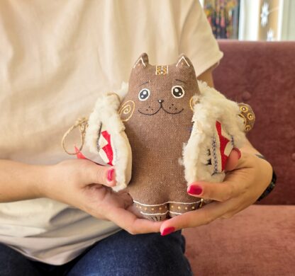 Gato Gorducho Castanho com Colete: artesanato Ucraniano - Image 7