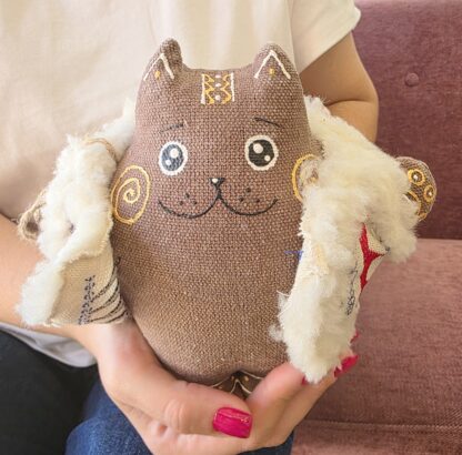 Gato Gorducho Castanho com Colete: artesanato Ucraniano - Image 11