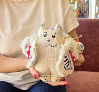Gato Gorducho Branco com Colete: artesanato Ucraniano