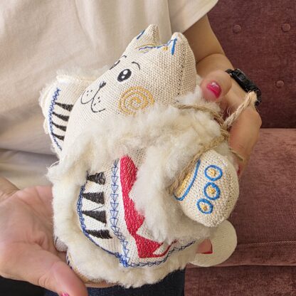 Gato Gorducho Branco com Colete: artesanato Ucraniano - Image 4