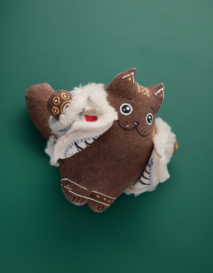 Gato Gorducho Castanho com Colete: artesanato Ucraniano - Image 6