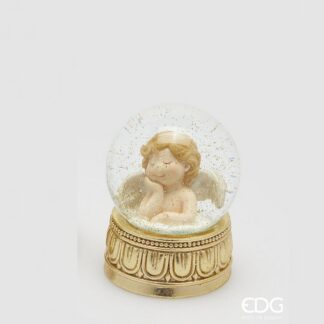 Globo de Neve 9cm Anjo Base Dourada: modelo mão no queixo
