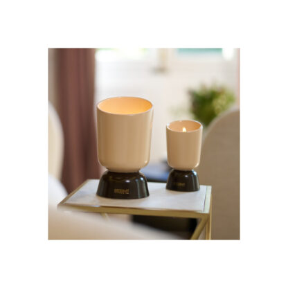 Vela perfumada Iconic Color Ocre 700gr: Cedro - Image 3