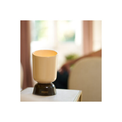 Vela perfumada Iconic Color Ocre 700gr: Cedro - Image 4