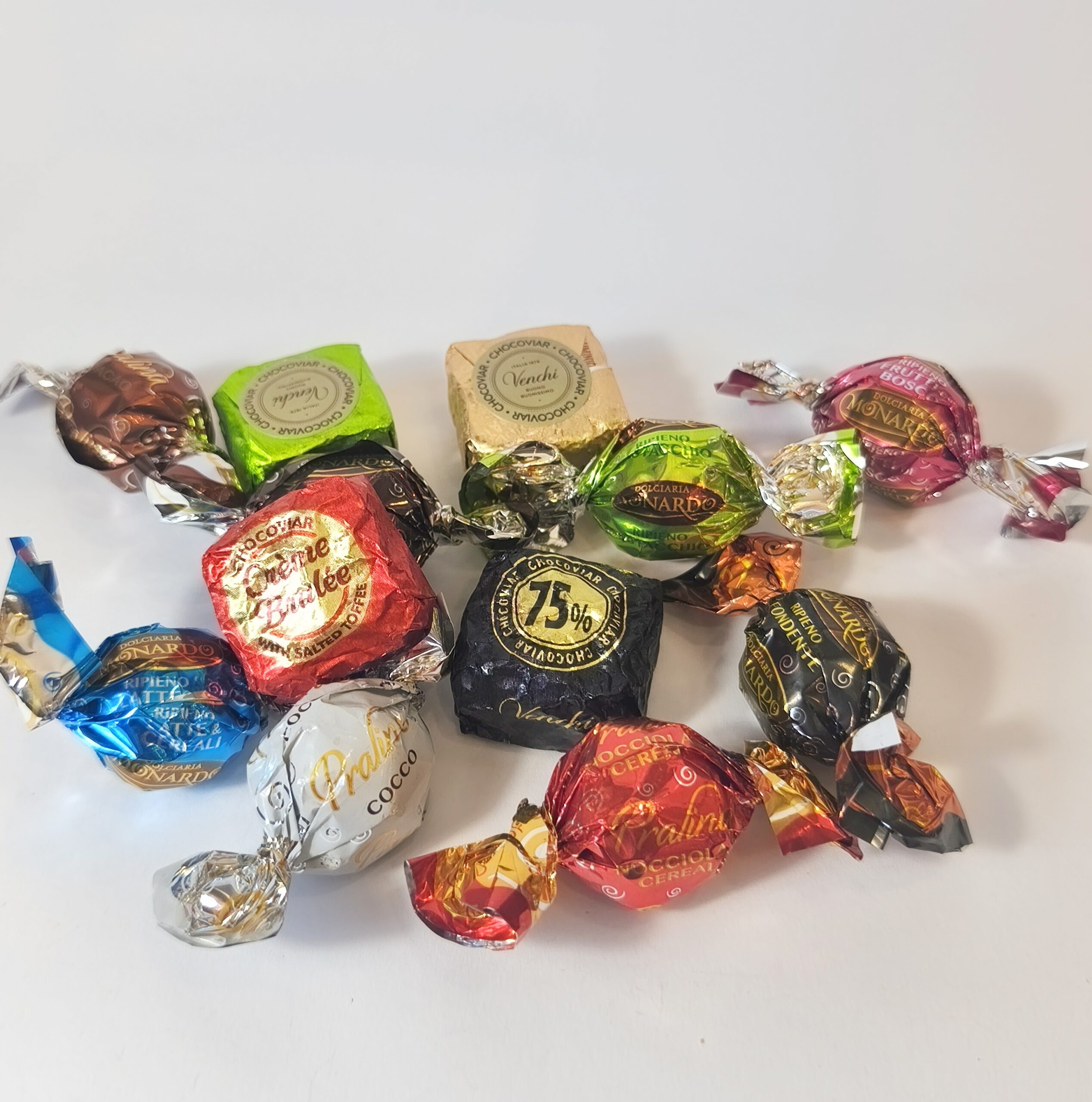 Casinha Branca com Chocolate Chocaviar Venchi 80gr + 110gr Chocolate Sortido Monardo