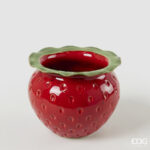 - EDG1100660A774 – Vaso Freaky Morangos: 14cm X 17.5cm – Medidas: 14cm altura X 17.5cm diâmetro – Material: em cerâmica - Marca: EDG