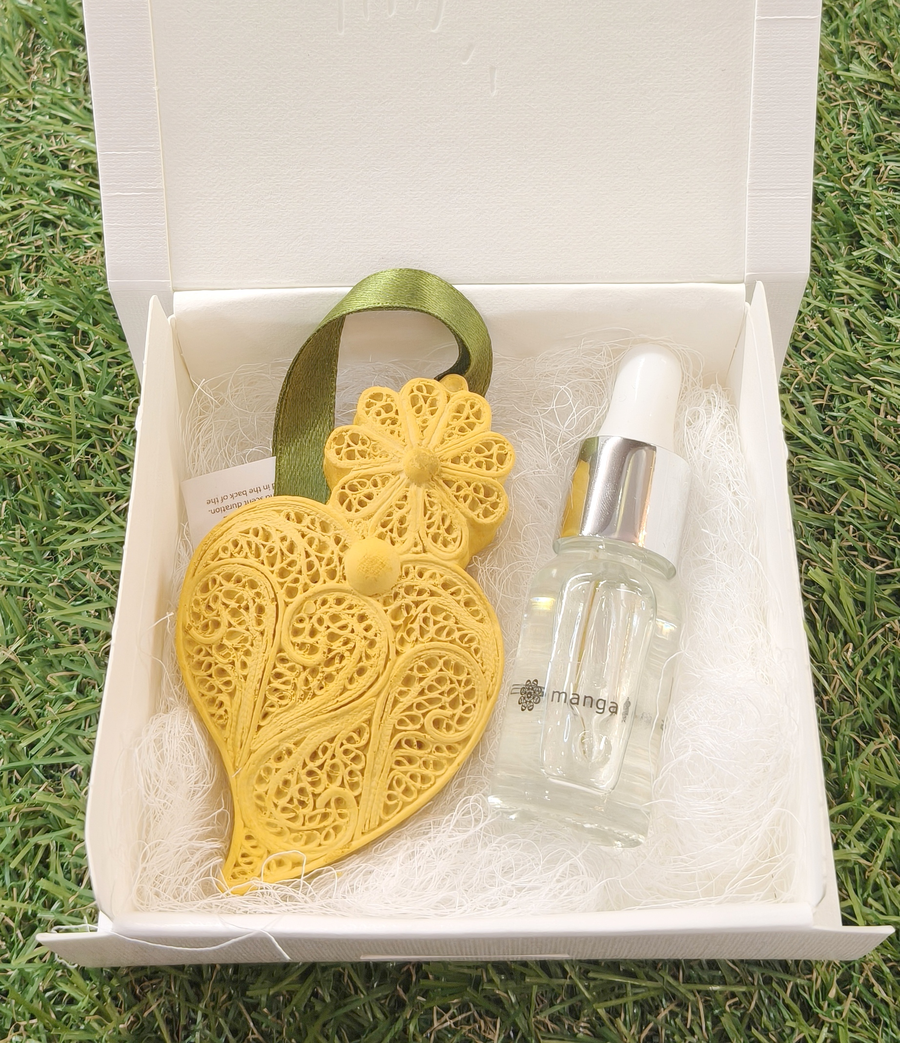Conjunto Coração grande Amarelo Manga + recarga 10ml
