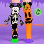 – MICKEYGLOW – Meias Mickey Glow in the Dark – idade 3-5: MADMIA. Tamanho toddler: 26 ao 31. - São um espectáculo! Os detalhes do esqueleto do Mickey brilham no escuro!
